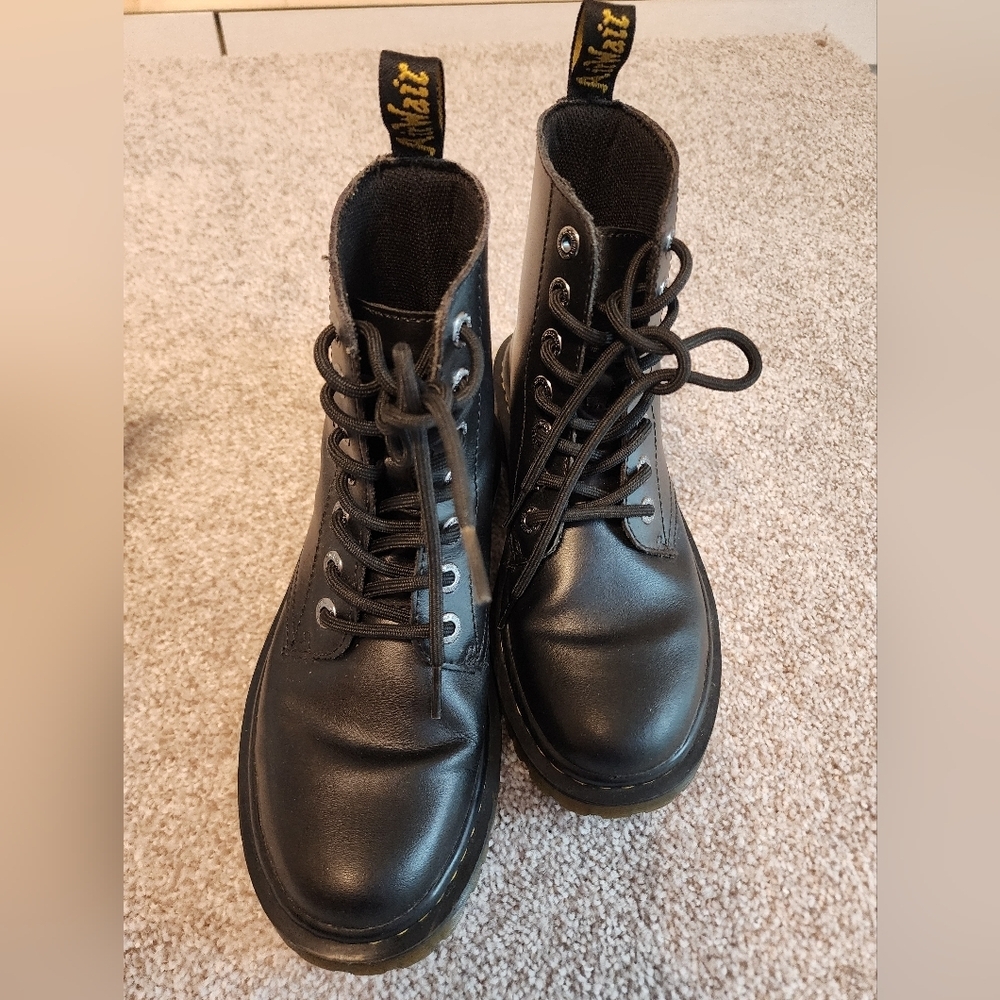 Preowned Dr Martens size 6 black‎ boots - Picture 2 of 8